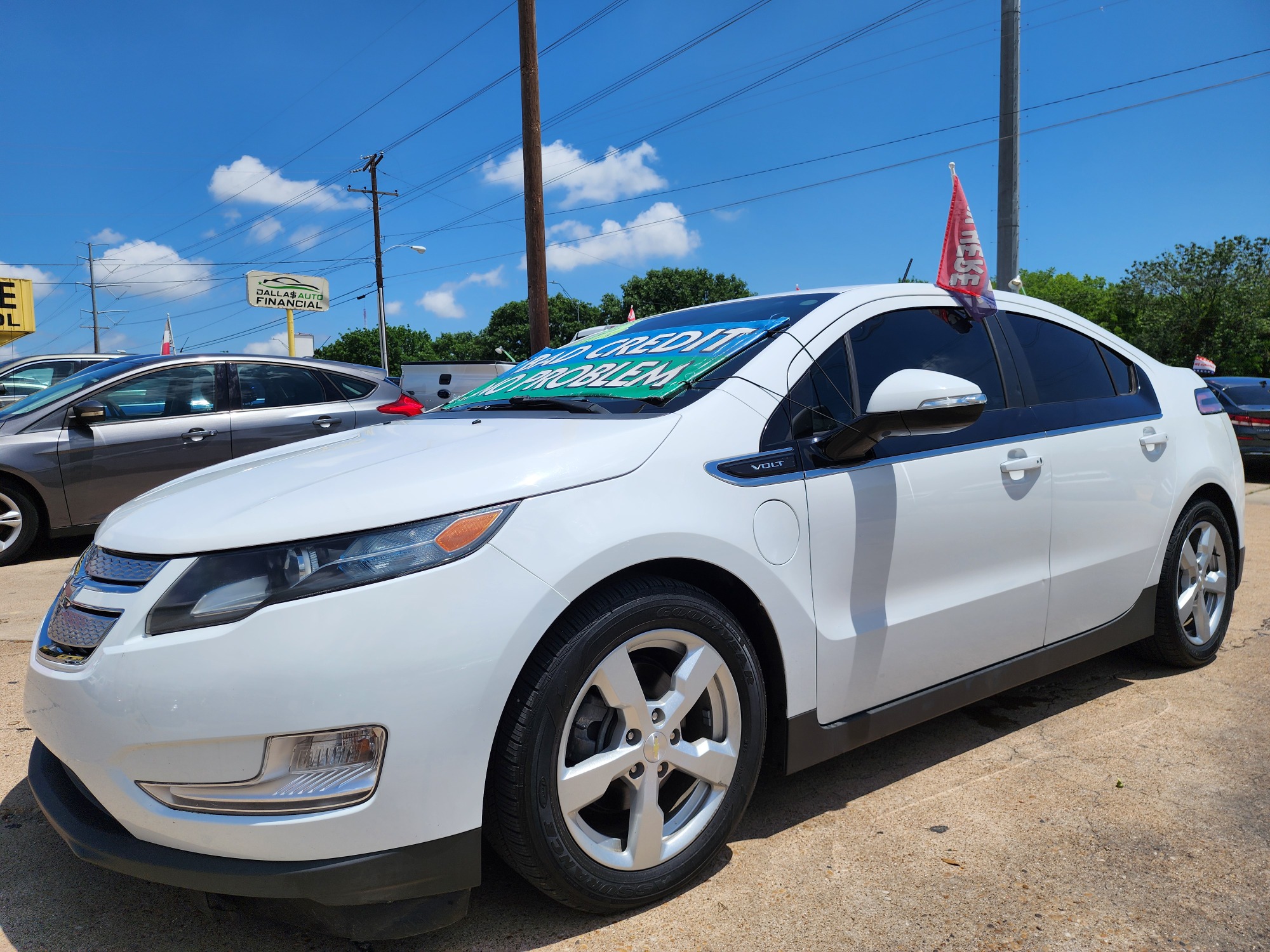2015 WHITE Chevrolet Volt (1G1RA6E45FU) with an ELECTRIC engine, Continuously Variable Transmission transmission, located at 2660 S.Garland Avenue, Garland, TX, 75041, (469) 298-3118, 32.885387, -96.656776 - Photo #7
